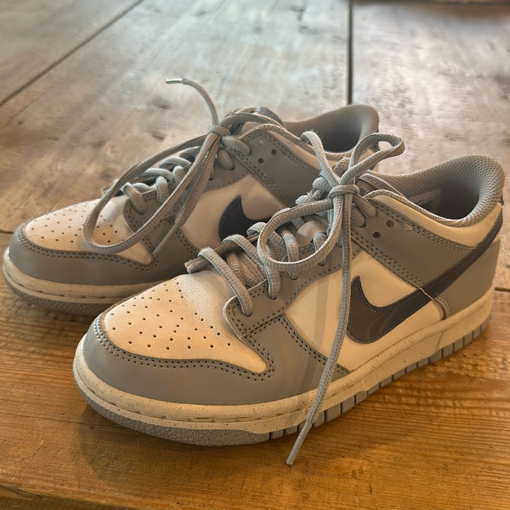 Kids Nike Dunk Low size 3.5Y